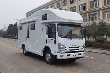 慶鈴五十鈴700P自動(dòng)擋房車(chē)